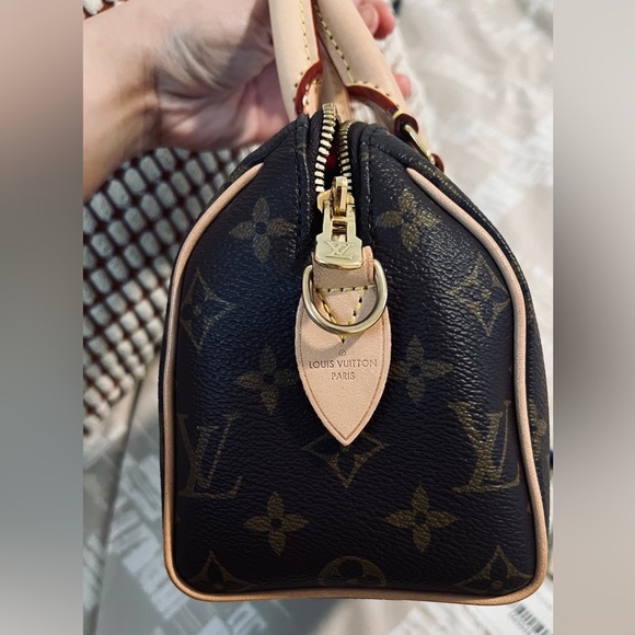 Authentic Louis Vuitton Speedy 20 Bandouliere - Picture 4 of 16